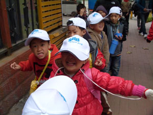 啟樂園組織感統訓練班學生游覽科技館